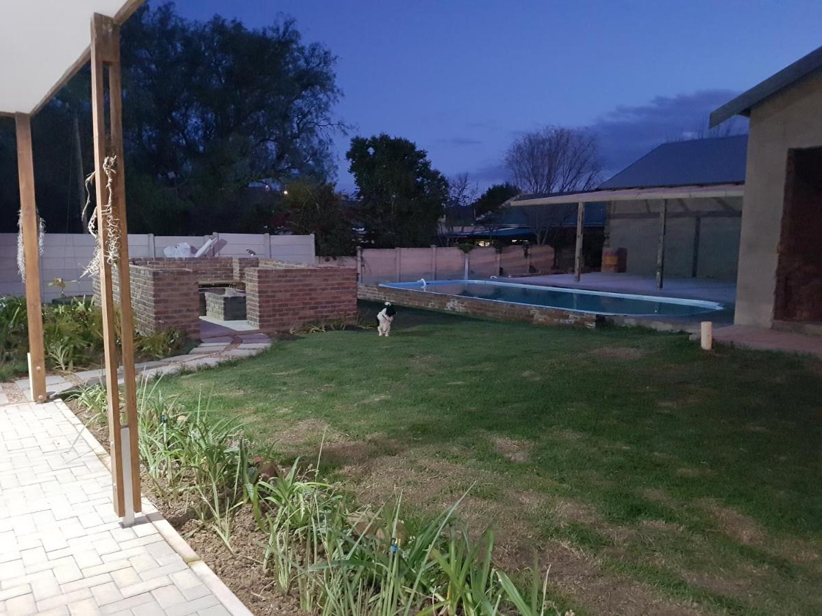 Azaria Guesthouse スウェレンダム エクステリア 写真